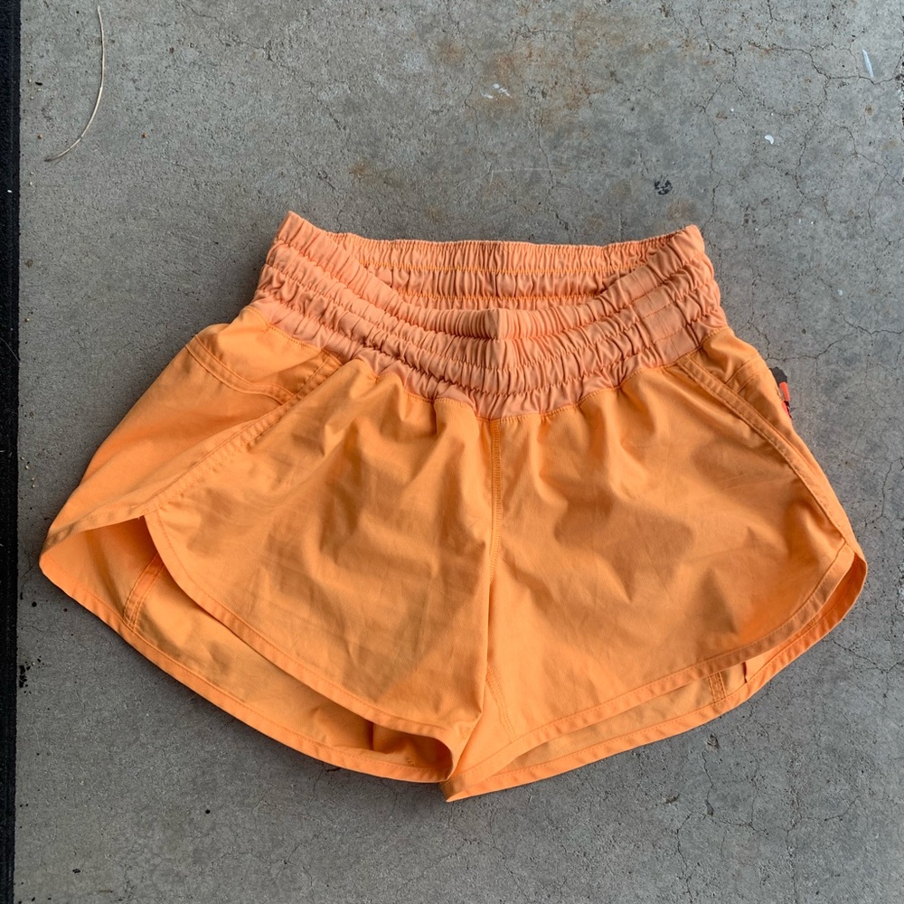 COPY - Lululemon tracker shorts 4inch